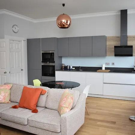 Bernard St - Bright And Spacious 1 Bed At The Shore! דירה