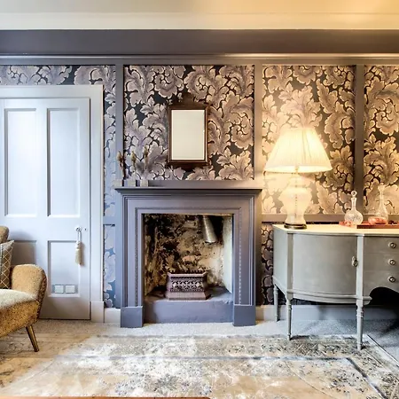 Hamilton Place - Beautiful And With Private Entrance Sleeps 4 Lejlighed