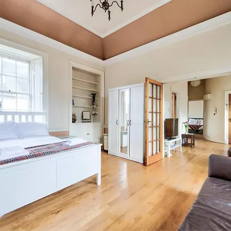 Guestready - Cosy 2br Top Floor Apt At World's End * إدنبرة