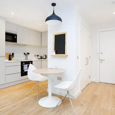 Altido Modern 1-br Apt With Views Of Castle Edinburgh