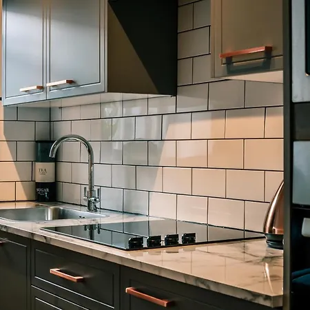 Apartment Writer's *