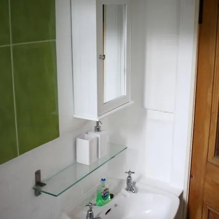 Stylish From In Vibrant Leith, 2 Bed, Free Parking Apartament Edynburg