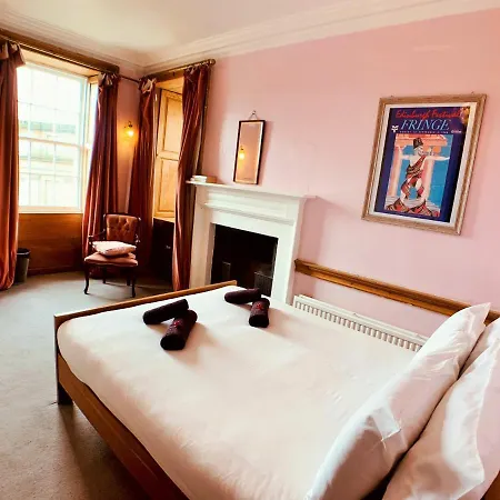 F2 Charming Centre Full Of Character Apartment