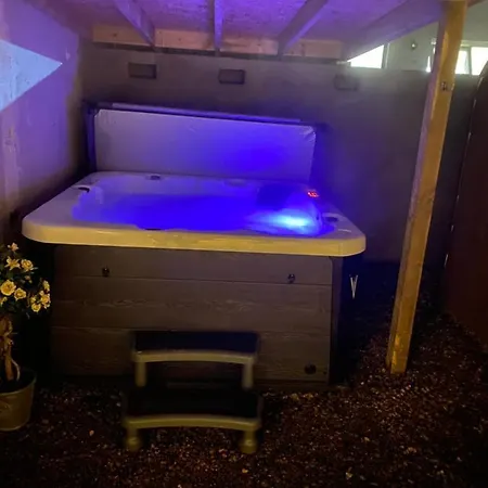 The Pod With Hot Tub Juniperlea Edinburgh