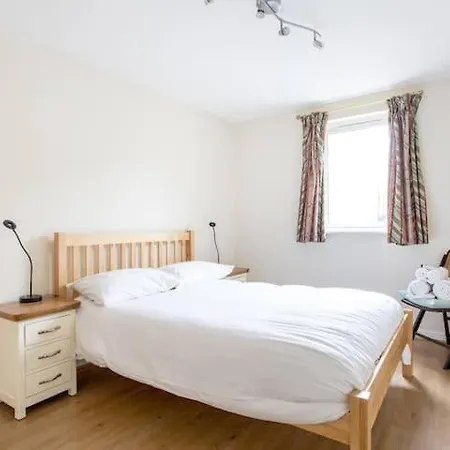 Apartment Dicksonfield - Modern 2 Bed, 2 Bath Close To Centre *