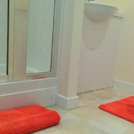 With Two Bathrooms, Lift Access Lägenhet *