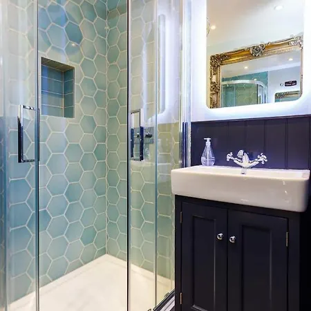 Upper Bow - Luxurious, Modern 1br Near Castle