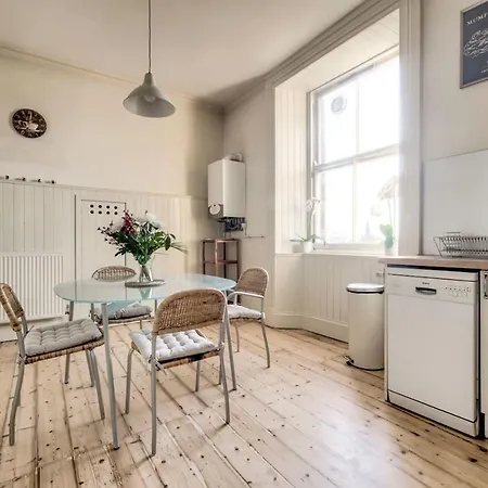 Guestready - 2br Next To The Castle - 4 Adults 1 Child Apartment Edinburgh