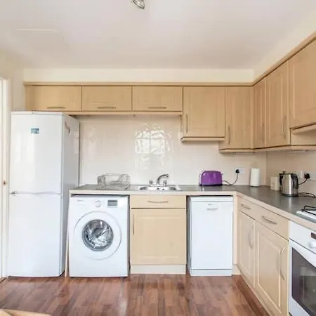 Dicksonfield - Modern 2 Bed, 2 Bath Close To Centre Apartment Edinburgh