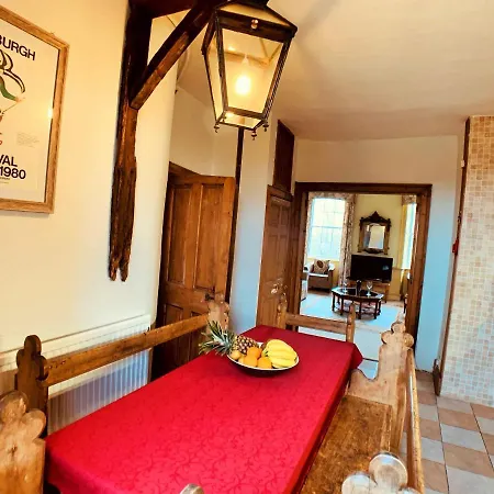 F2 Charming Centre Full Of Character Apartment *
