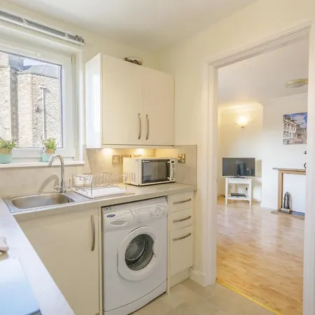 Pleasance Apartament *