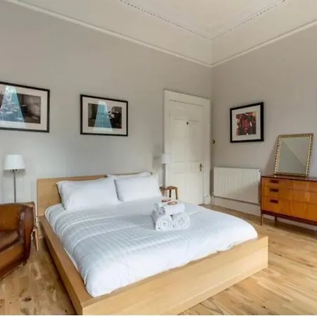 Luxury Georgian 2bedroom, Calton Hill 10 Mins *