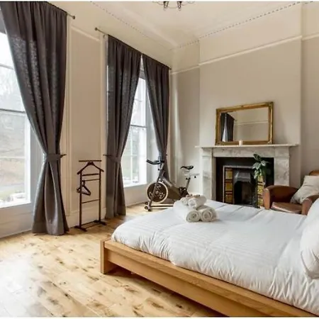 Luxury Georgian 2bedroom, Calton Hill 10 Mins *