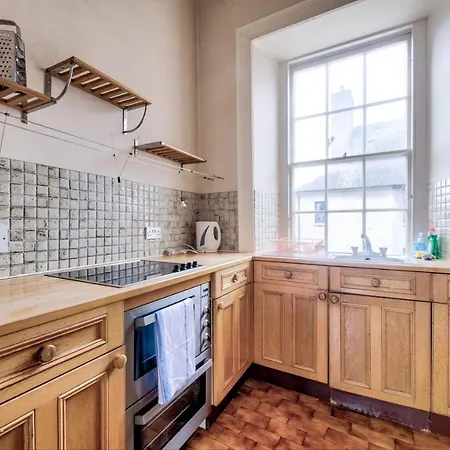 Guestready - Cosy 2br Top Floor Apt At World's End شقة