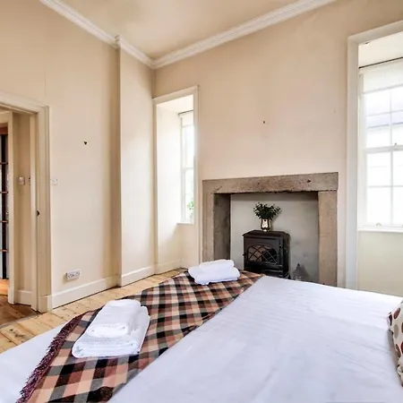 Guestready - Cosy 2br Top Floor Apt At World's End شقة