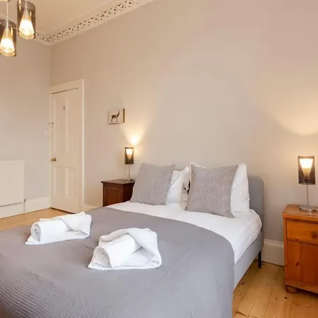 Large & Bright 2bd Flat In Apartment *