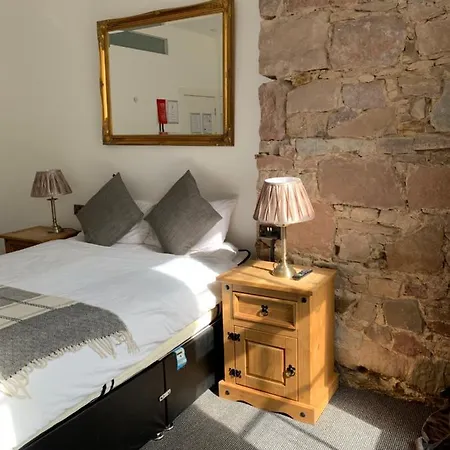 Aparthotel Royal Mile By The Castle 5*