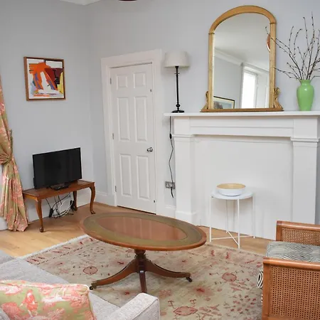 Bernard St - Bright And Spacious 1 Bed At The Shore! * אדינבורו