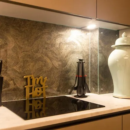 Apartman Hamilton Place - Beautiful And With Private Entrance Sleeps 4 *