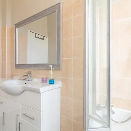 Pass The Keys Modern And Bright Flat Nr City Centre - Sleeps 7 Διαμέρισμα *
