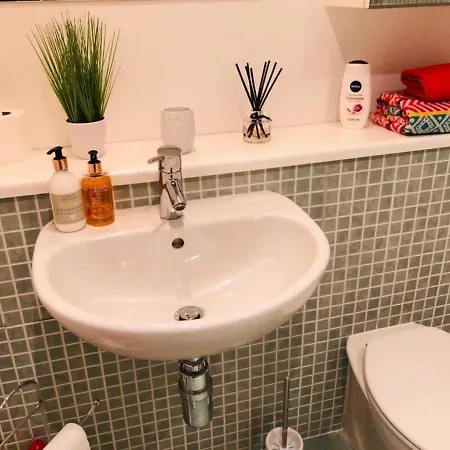 Remarkable 2 Bed In Apartment