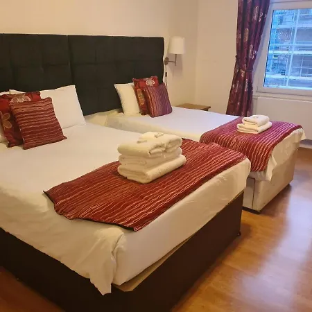 Parliament Square - Royal Mile *