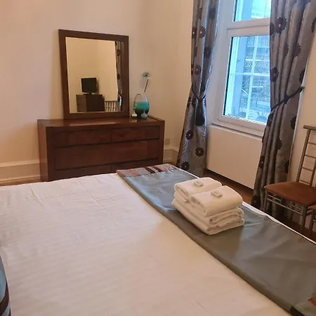 Parliament Square - Royal Mile * Edinburgh