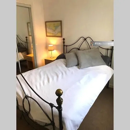 Waterfront Living In Leith With Free Parking! * Edimburgo