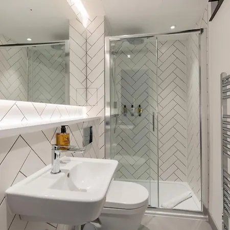 Destiny Scotland Market Street Apartment Edinburgh