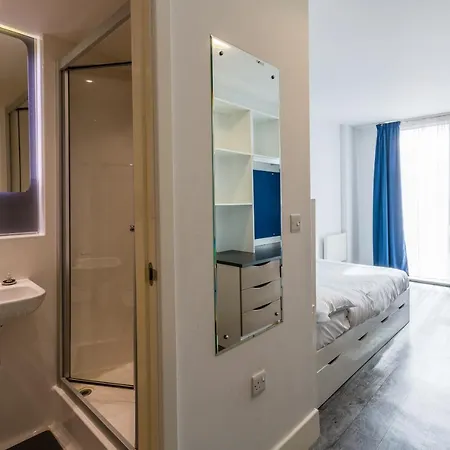Destiny Student - Holyrood Appartement