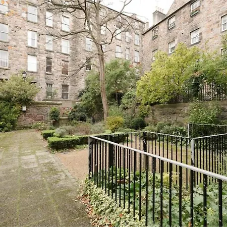 Amazing Apartments: Coinyie House - Royal Mile Apartment