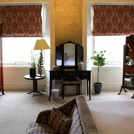 24 Royal Terrace 4*