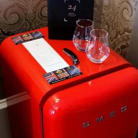 24 Royal Terrace Hotell 4*