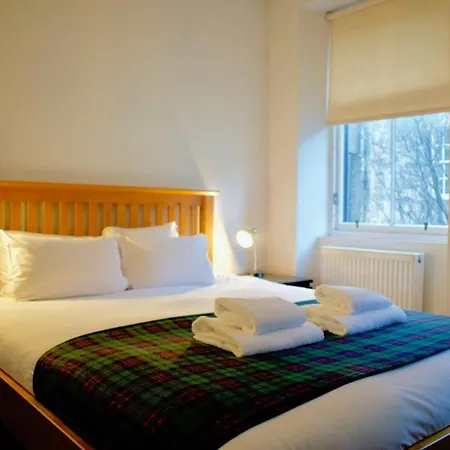 Apartment For The Fringe *