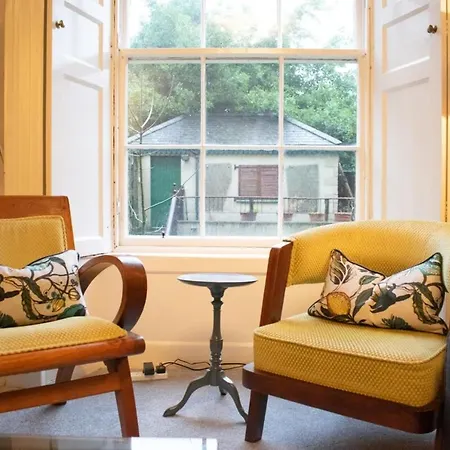 Apartment Homely And Traditional New Town Property-2 Bedroom