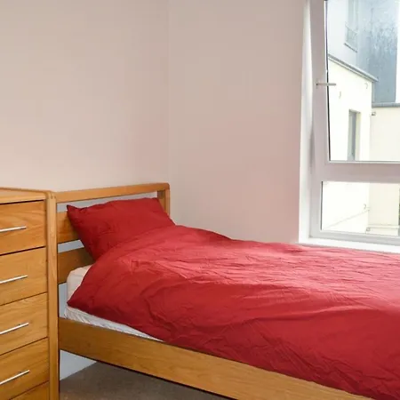 Modern 2 Bedroom Property In Central Apartment