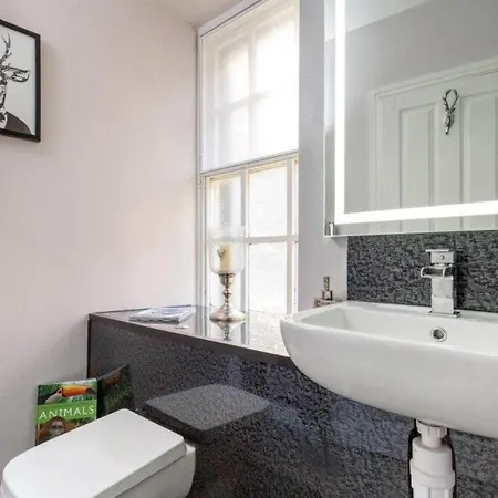 Beautiful Newly Decorated Flat On The Royal Mile! Lejlighed *