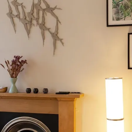 Large & Bright 2bd Flat In *