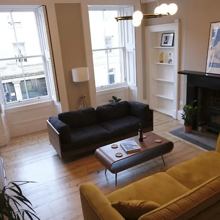 Apartment Contemporary Georgian 2bd Flat In Trendy Leith