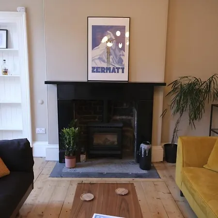 Contemporary Georgian 2bd Flat In Trendy Leith Apartment