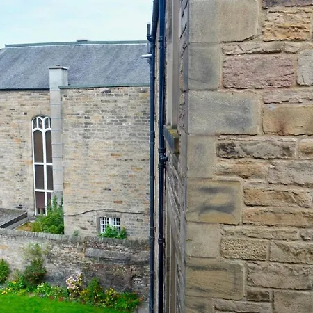 And Inviting 2 Bedroom Perfect For Festival Appartement