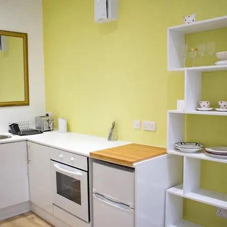 Bright Comfortable Studio Aptartment In Leith *