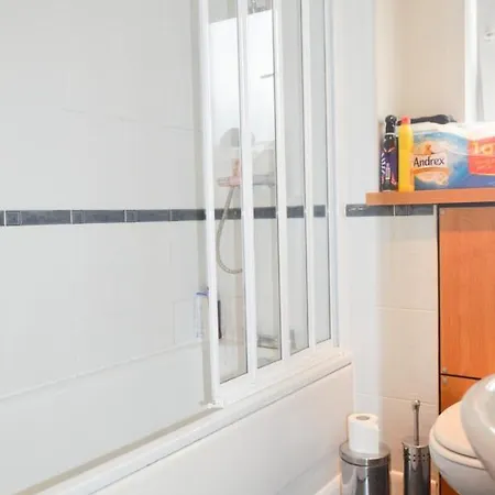 Modern 2 Bedroom Property In Central Appartement