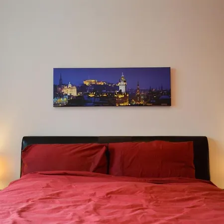 Apartment Modern 2 Bedroom Property In Central Edinburgh