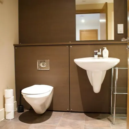 Apartment Super Central City - 1 Bedroom Sleeps 4