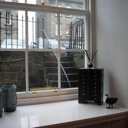 Apartment Homely And Traditional New Town Property-2 Bedroom *