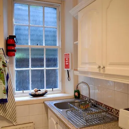 Homely Comfortable 2 Bed In Historic Rose Street * Edynburg