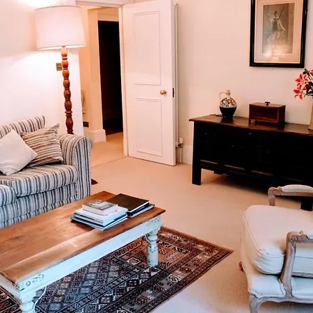 Gorgeous Georgian Apartment דירה אדינבורו