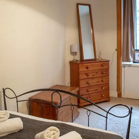 One Bed Flat - Great Centre Location شقة