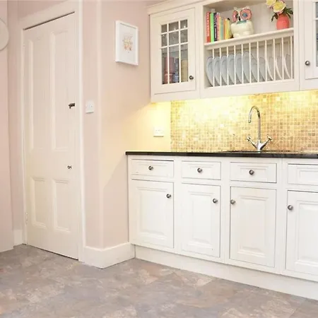 Apartment Traditional 2bd Flat Views Of Portobello Beach